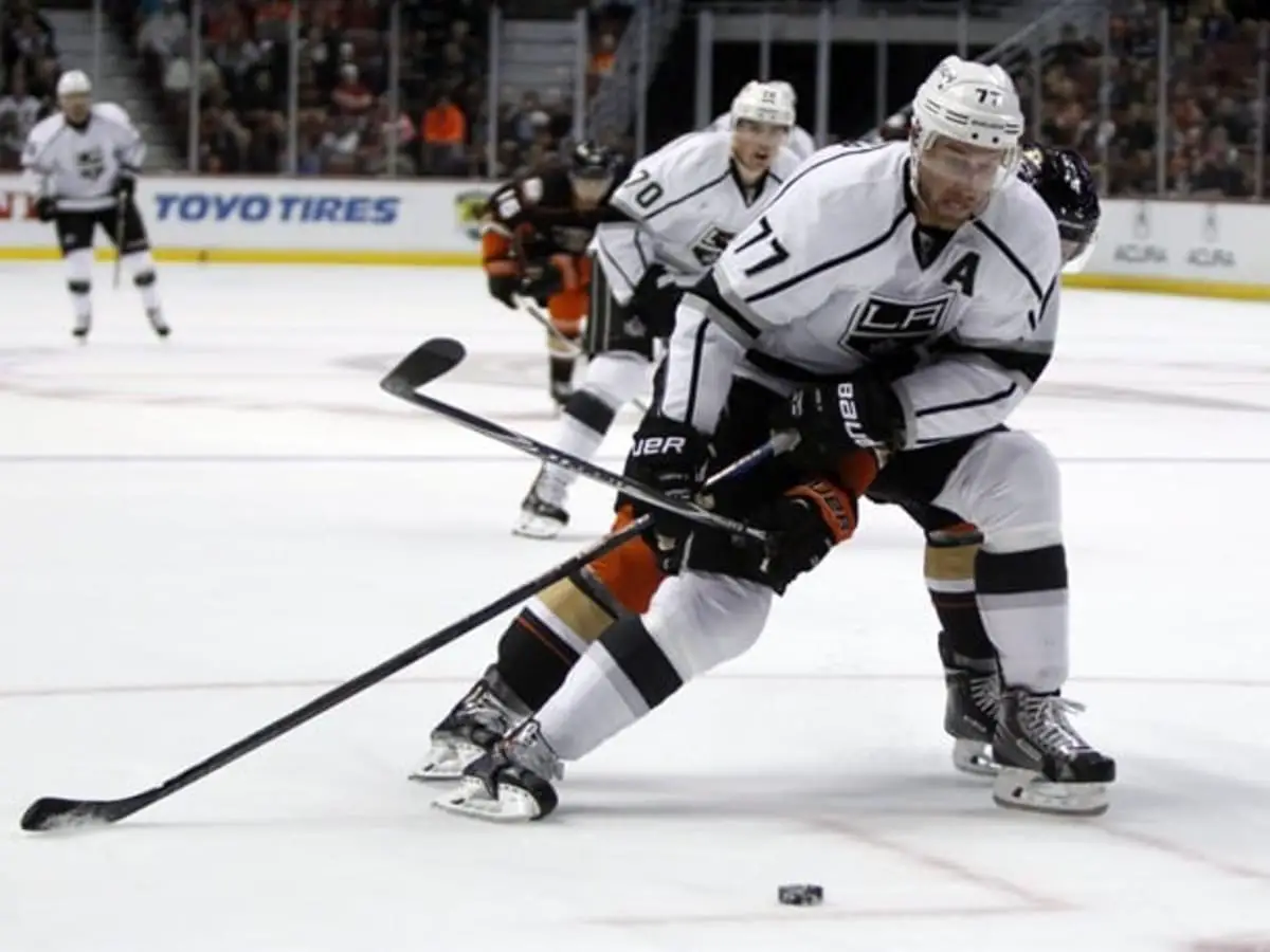 NHL Roundup Jeff Carter Nets 4 Goals as Pens Grab East Lead
