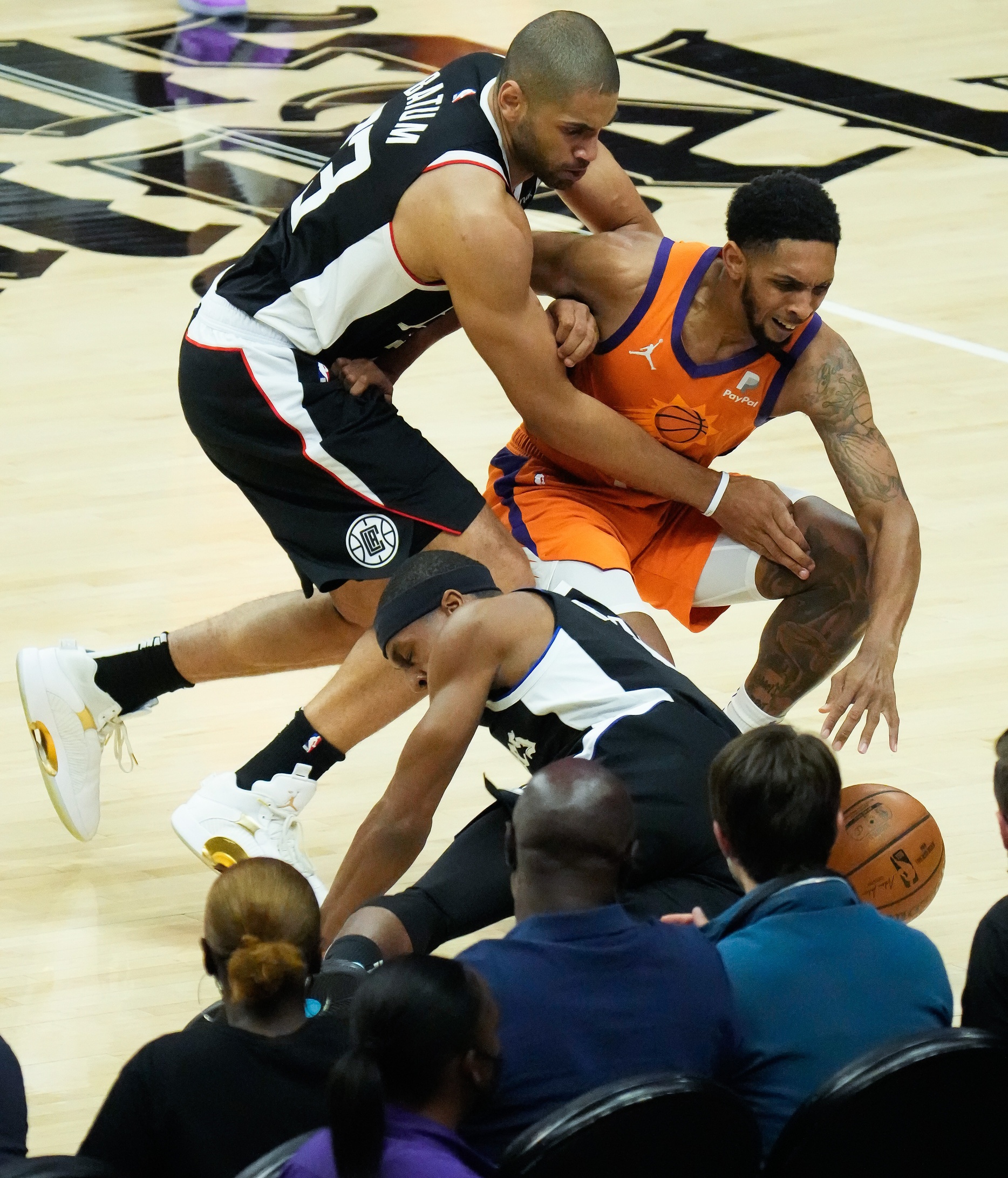 Suns PG Cameron Payne exits Game 3 with ankle injury